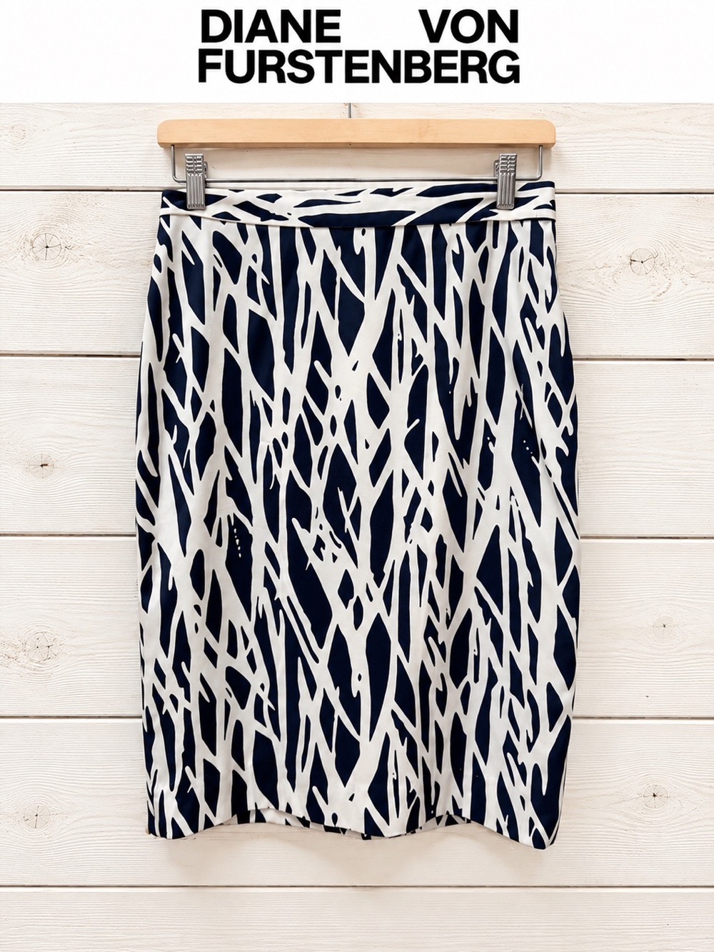 DIANE VON FURSTENBERG Navy & White Printed Pencil Skirt – Size 10
